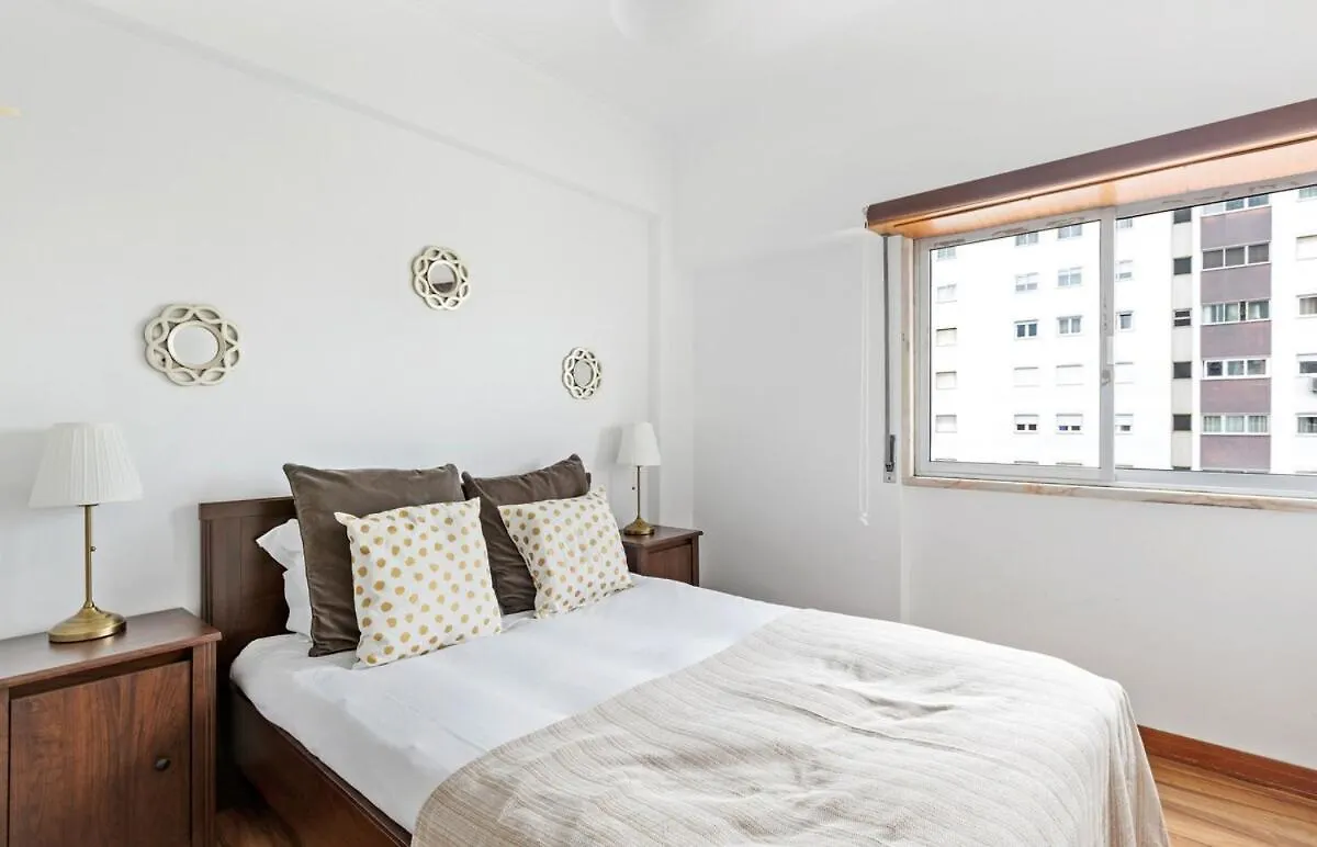 Spacious 3 Bedroom Apartment In Lisboa