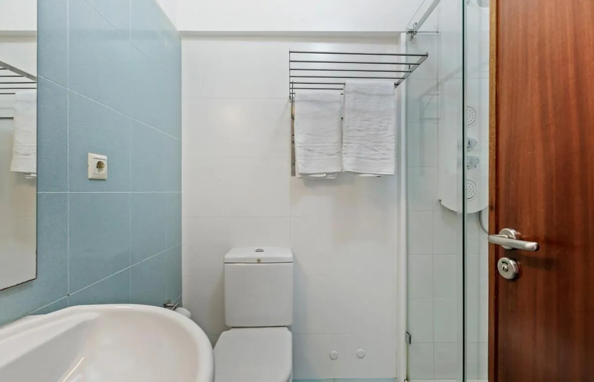 Spacious 3 Bedroom Apartment In Lisboa